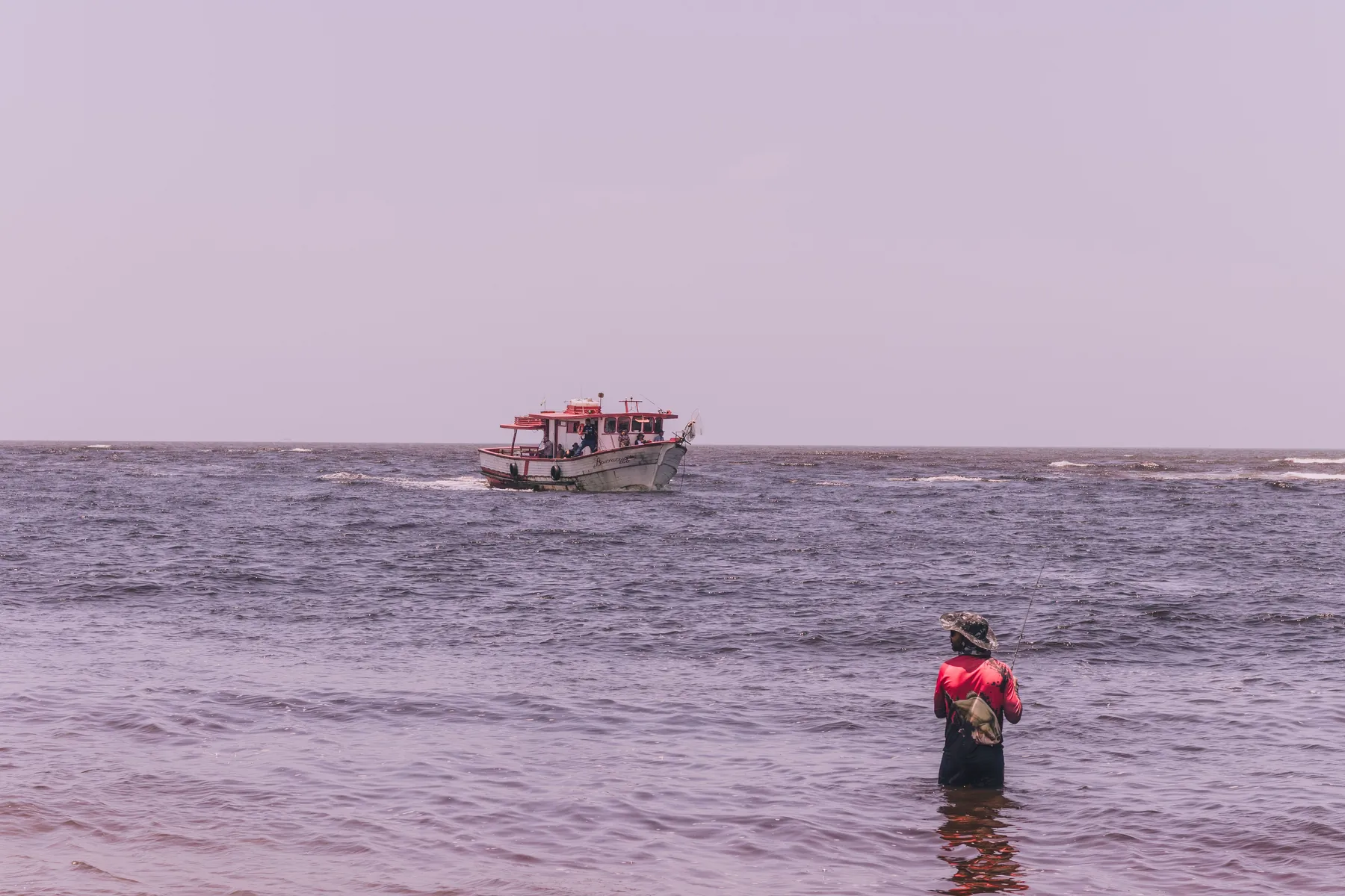 Pêcheur en bord de mer